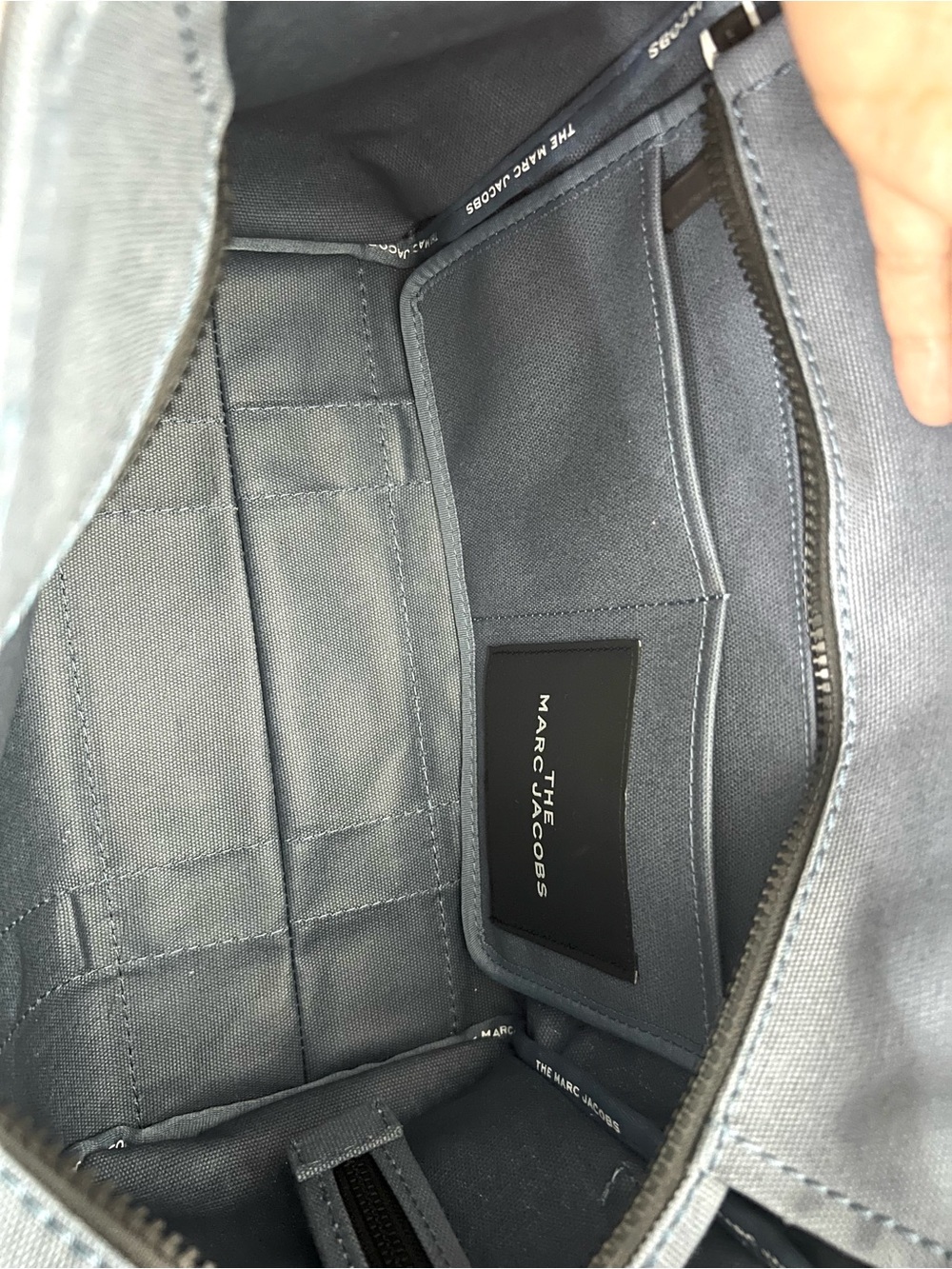 Marc Jacobs Medium The Tote Bag - Picture 4 of 4